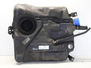 Gebruikte Brandstoftank Ford Focus 3 Wagon 1.6 TDCi ECOnetic Prijs € 81,00 Margeregeling aangeboden door Gebr Opdam B.V.