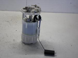 Gebruikte Benzinepomp Renault Megane II Grandtour (KM) 1.6 16V Prijs € 25,00 Margeregeling aangeboden door Gebr Opdam B.V.