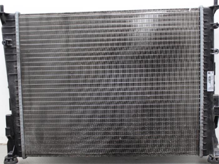 Gebruikte Radiateur Renault Twingo II (CN) 1.2 16V Prijs € 51,00 Margeregeling aangeboden door Gebr Opdam B.V.