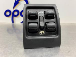 Gebruikte Raam schakelaar elektrisch Chrysler PT Cruiser 2.4 16V Prijs € 21,00 Margeregeling aangeboden door Gebr Opdam B.V.