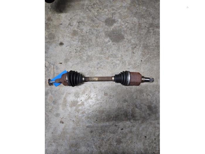 Gebruikte Aandrijfas links-voor Volvo V40 (MV) 1.6 T2 GTDi 16V Prijs € 106,00 Margeregeling aangeboden door Gebr Opdam B.V.