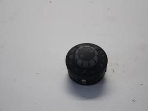 Gebruikte Schakelaar Licht Opel Corsa D 1.4 16V Twinport Prijs € 15,00 Margeregeling aangeboden door Gebr Opdam B.V.