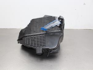 Gebruikte Luchtfilterhuis Dacia Logan MCV II/Sandero Wagon (7S) 0.9 TCE 12V Prijs € 21,00 Margeregeling aangeboden door Gebr Opdam B.V.