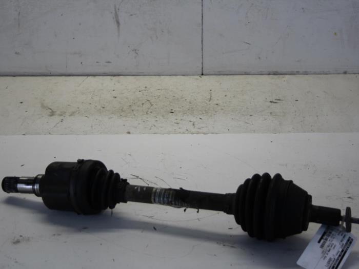 Gebruikte Aandrijfas links-voor Ford Focus 2 Wagon 1.8 TDCi 16V Prijs € 34,00 Margeregeling aangeboden door Gebr Opdam B.V.