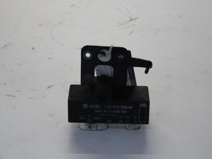 Gebruikte Koeling Module Volkswagen Polo IV (9N1/2/3) 1.4 TDI 70 Prijs € 21,00 Margeregeling aangeboden door Gebr Opdam B.V.