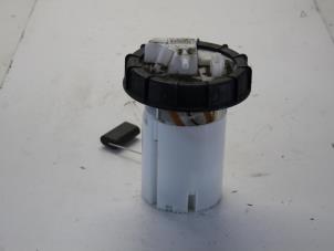 Gebruikte Benzinepomp Ford Fiesta 6 (JA8) 1.0 Ti-VCT 12V 65 Prijs € 26,00 Margeregeling aangeboden door Gebr Opdam B.V.