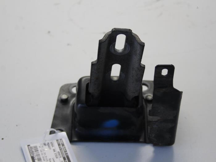 Gebruikte Versnellingsbak Steun Peugeot 207/207+ (WA/WC/WM) 1.4 16V VTi Prijs op aanvraag aangeboden door Gebr Opdam B.V.