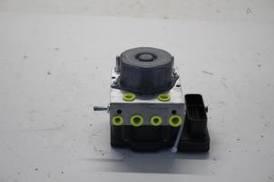 Gebruikte ABS Pomp Renault Captur (2R) 0.9 Energy TCE 12V Prijs € 128,00 Margeregeling aangeboden door Gebr Opdam B.V.