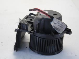 Gebruikte Kachel Ventilatiemotor Renault Clio II (BB/CB) 1.6 16V Prijs € 26,00 Margeregeling aangeboden door Gebr Opdam B.V.