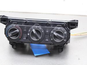 Gebruikte Chaufage Bedieningspaneel Mazda 2 (DJ/DL) 1.5 SkyActiv-G 90 Prijs € 60,00 Margeregeling aangeboden door Gebr Opdam B.V.