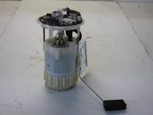 Gebruikte Benzinepomp Renault Megane II Grandtour (KM) 1.6 16V Prijs € 30,00 Margeregeling aangeboden door Gebr Opdam B.V.