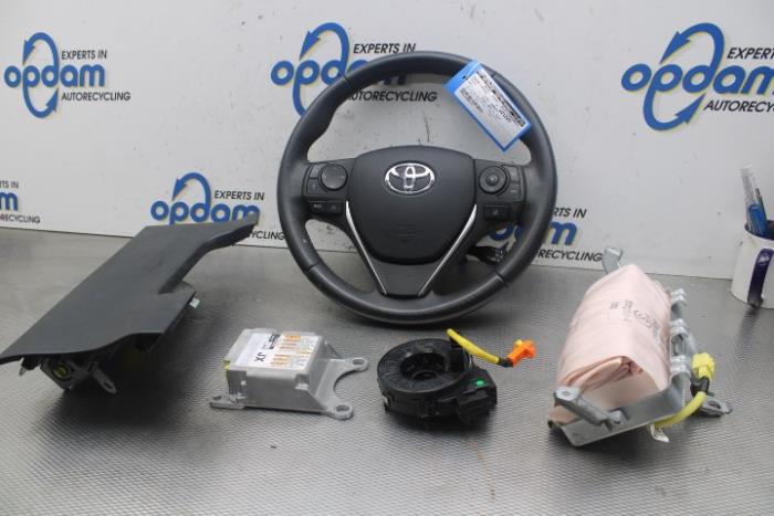 Airbag Set+Module van een Toyota Auris Touring Sports (E18) 1.8 16V Hybrid 2015