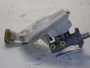 Gebruikte Hoofdremcilinder Peugeot 208 I (CA/CC/CK/CL) Prijs € 25,00 Margeregeling aangeboden door Gebr Opdam B.V.