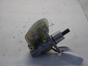 Gebruikte Hoofdremcilinder Volkswagen Passat Variant Syncro/4Motion (3B5) 2.8 30V Syncro Prijs € 20,00 Margeregeling aangeboden door Gebr Opdam B.V.