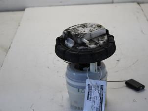 Gebruikte Benzinepomp Peugeot 206+ (2L/M) 1.1 XR,XS Prijs € 30,00 Margeregeling aangeboden door Gebr Opdam B.V.