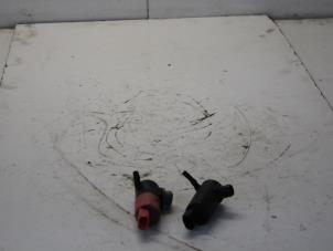 Gebruikte Ruitensproeierpomp voor Toyota Yaris II (P9) 1.33 16V Dual VVT-I Prijs op aanvraag aangeboden door Gebr Opdam B.V.