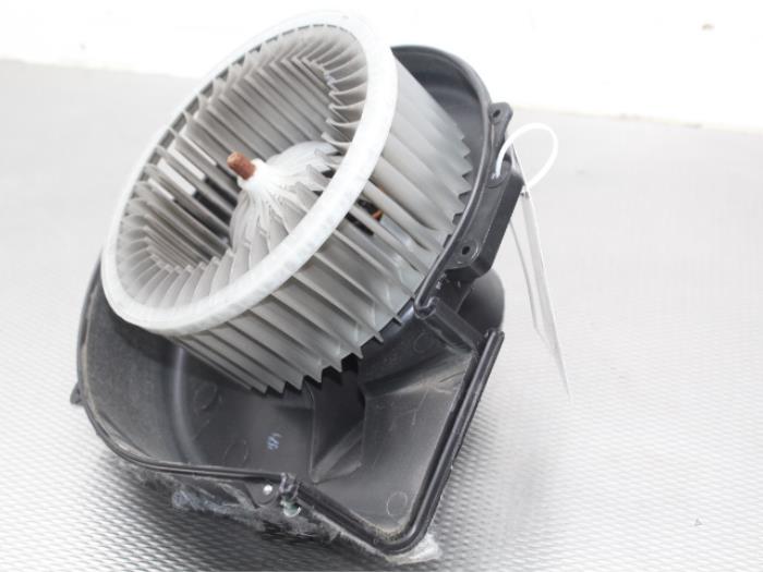 Kachel Ventilatiemotor van een Skoda Rapid 1.2 TSI 2014
