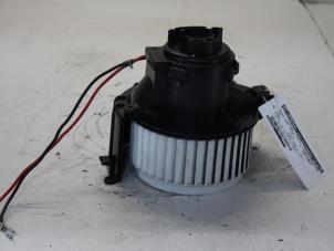 Gebruikte Chaufage Ventilatiemotor Opel Astra H SW (L35) 1.6 16V Twinport Prijs € 34,00 Margeregeling aangeboden door Gebr Opdam B.V.
