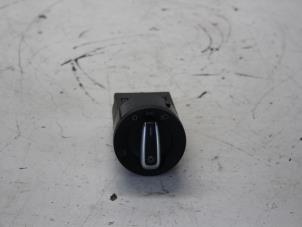 Gebruikte Licht Schakelaar Volkswagen Polo V (6R) 1.4 16V Prijs € 26,00 Margeregeling aangeboden door Gebr Opdam B.V.