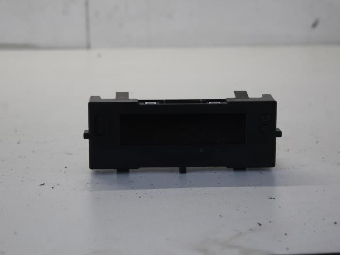 Gebruikte Display Interieur Renault Clio III (BR/CR) 1.2 16V TCe 100 Prijs € 34,00 Margeregeling aangeboden door Gebr Opdam B.V.