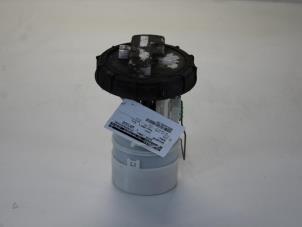Gebruikte Benzinepomp Renault Clio III (BR/CR) 1.2 16V TCe 100 Prijs € 26,00 Margeregeling aangeboden door Gebr Opdam B.V.