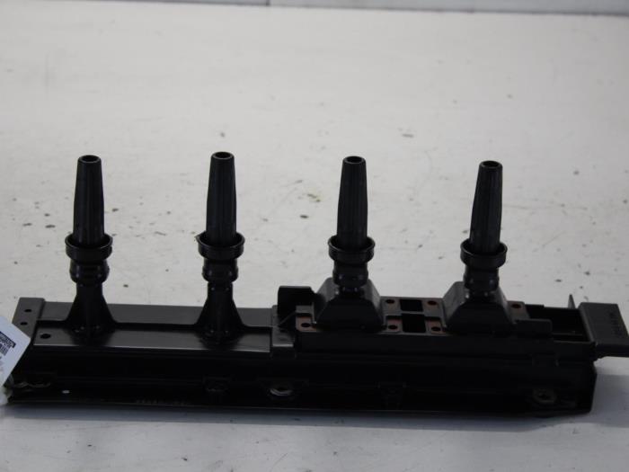Gebruikte Bobine Peugeot 406 Coupé (8C) 2.0 16V Prijs € 15,00 Margeregeling aangeboden door Gebr Opdam B.V.