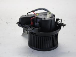 Gebruikte Chaufage Ventilatiemotor Peugeot 406 Coupé (8C) 2.0 16V Prijs € 34,00 Margeregeling aangeboden door Gebr Opdam B.V.
