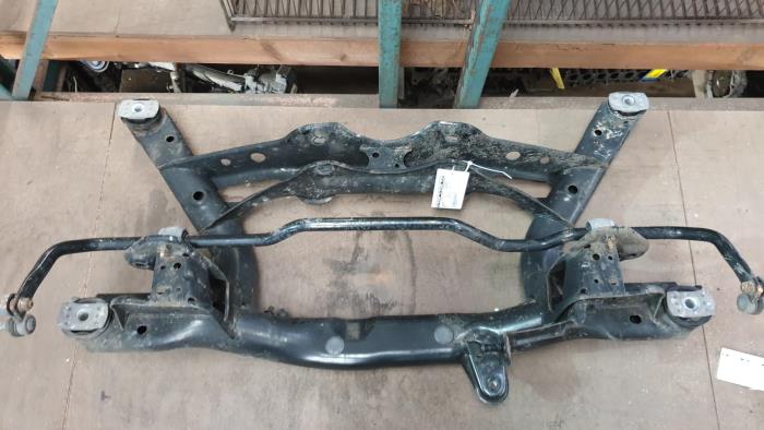 Subframe van een Audi Q3 (8UB/8UG) 2.0 16V TFSI 211 Quattro 2012