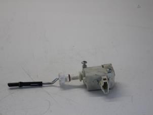 Gebruikte Motor Tankklepvergrendeling Volkswagen Golf IV Variant (1J5) 1.6 16V Prijs op aanvraag aangeboden door Gebr Opdam B.V.