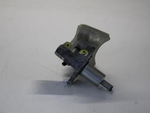 Gebruikte Hoofdremcilinder Volkswagen Passat (3B3) 4.0 W8 32V 4Motion Prijs € 20,00 Margeregeling aangeboden door Gebr Opdam B.V.