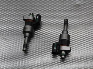 Gebruikte Injector (benzine injectie) Opel Astra K 1.0 Turbo 12V Prijs € 34,00 Margeregeling aangeboden door Gebr Opdam B.V.