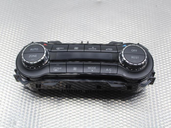 Kachel Bedieningspaneel van een Mercedes-Benz A (W176) 1.6 A-180 16V 2013