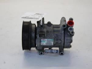 Gebruikte Aircopomp Renault Twingo II (CN) 1.2 16V Prijs € 51,00 Margeregeling aangeboden door Gebr Opdam B.V.