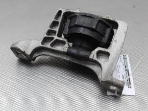 Motorrubber van een Ford Transit Connect (PJ2) 1.6 TDCi 16V 75 2014