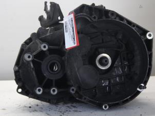 Gebruikte Versnellingsbak Alfa Romeo 159 (939AX) 2.4 JTDm 20V Prijs € 170,00 Margeregeling aangeboden door Gebr Opdam B.V.