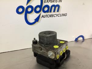 Gebruikte ABS Pomp Renault Clio IV (5R) 1.6 Turbo 16V RS 220 EDC Trophy Prijs € 128,00 Margeregeling aangeboden door Gebr Opdam B.V.