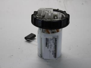 Gebruikte Benzinepomp Ford Fiesta 6 (JA8) 1.0 Ti-VCT 12V 65 Prijs € 26,00 Margeregeling aangeboden door Gebr Opdam B.V.