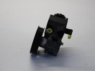 Gebruikte Servopomp Mercedes C (W203) 2.0 C-200K 16V Prijs € 60,00 Margeregeling aangeboden door Gebr Opdam B.V.