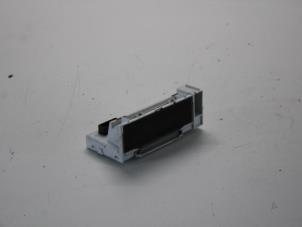 Gebruikte Display Interieur Renault Clio III (BR/CR) 1.4 16V Prijs € 34,00 Margeregeling aangeboden door Gebr Opdam B.V.