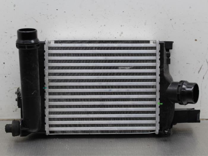Gebruikte Intercooler Renault Clio IV (5R) 0.9 Energy TCE 90 12V Prijs € 85,00 Margeregeling aangeboden door Gebr Opdam B.V.