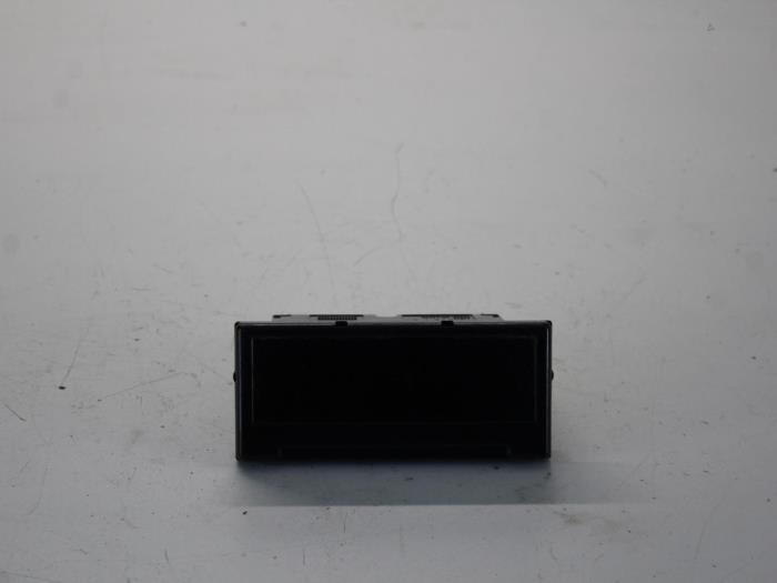 Gebruikte Display Interieur Volvo V50 (MW) 2.4 20V Prijs € 30,00 Margeregeling aangeboden door Gebr Opdam B.V.