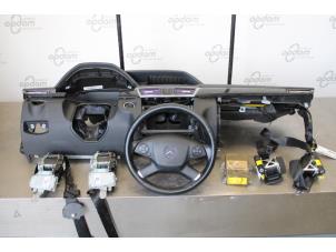 Gebruikte Module + Airbag Set Mercedes E (W212) E-300 CDI V6 24V BlueEfficiency Prijs € 950,00 Margeregeling aangeboden door Gebr Opdam B.V.