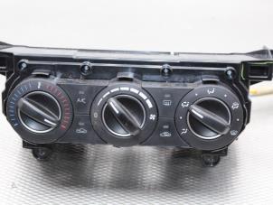 Gebruikte Chaufage Bedieningspaneel Mazda 2 (DJ/DL) 1.5 SkyActiv-G 90 Prijs € 75,00 Margeregeling aangeboden door Gebr Opdam B.V.