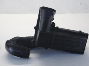 Gebruikte Luchtfilterhuis Volkswagen Golf VI Cabrio (1K) 2.0 GTI 16V Prijs € 51,00 Margeregeling aangeboden door Gebr Opdam B.V.