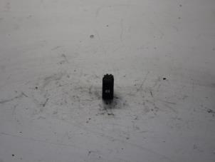 Gebruikte Elektrisch Raam Schakelaar Citroen Xsara Picasso (CH) 1.6i 16V Prijs op aanvraag aangeboden door Gebr Opdam B.V.