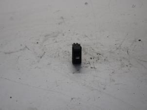 Gebruikte Elektrisch Raam Schakelaar Citroen Xsara Picasso (CH) 1.6i 16V Prijs op aanvraag aangeboden door Gebr Opdam B.V.