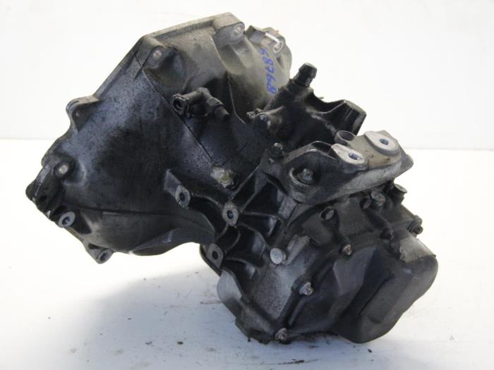 Versnellingsbak van een Opel Tigra Twin Top 1.4 16V 2008