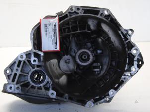 Versnellingsbak van een Opel Tigra Twin Top 1.4 16V 2008