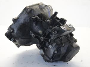 Versnellingsbak van een Opel Tigra Twin Top 1.4 16V 2008
