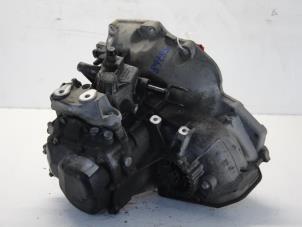 Versnellingsbak van een Opel Tigra Twin Top 1.4 16V 2008